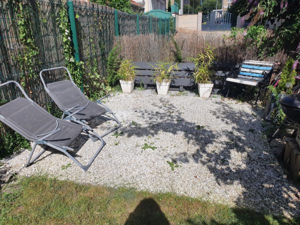 Maison en brasiers avec jardinet – Image 5