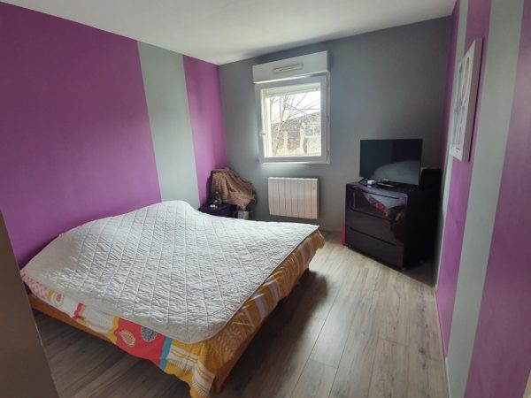 Dans une résidence sécurisée T2 bis avec balcon et parking – Image 5