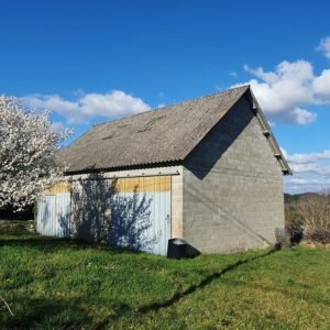 Sur Brive, hangar pouvant être réhabilité en habitation