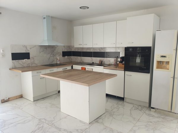 Maison de 116 m2 avec garage, terrasse et annexes – Image 3