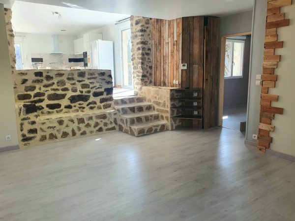 Maison de 116 m2 avec garage, terrasse et annexes – Image 4
