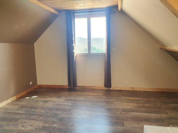 Maison de 116 m2 avec garage, terrasse et annexes – Image 7