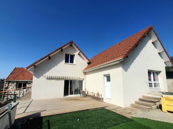 Maison de 116 m2 avec garage, terrasse et annexes