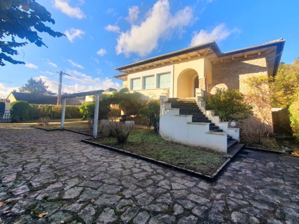 Malemort, maison de caractère de 180 m2 sur une parcelle de 972 m²