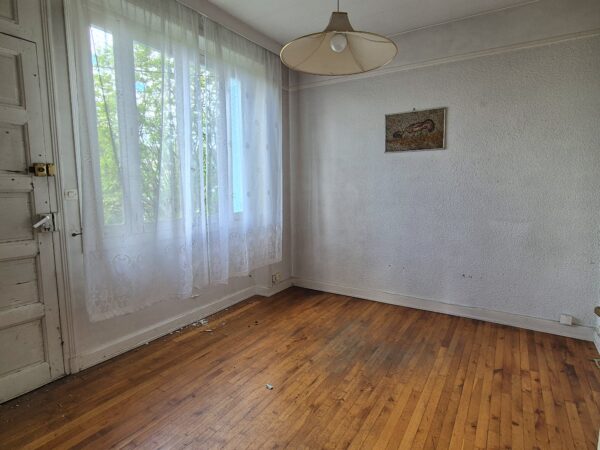 Malemort, maison de caractère de 180 m2 sur une parcelle de 972 m² – Image 10