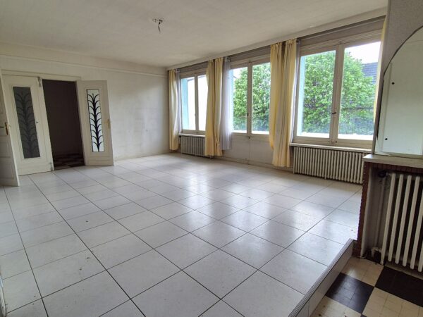 Malemort, maison de caractère de 180 m2 sur une parcelle de 972 m² – Image 4