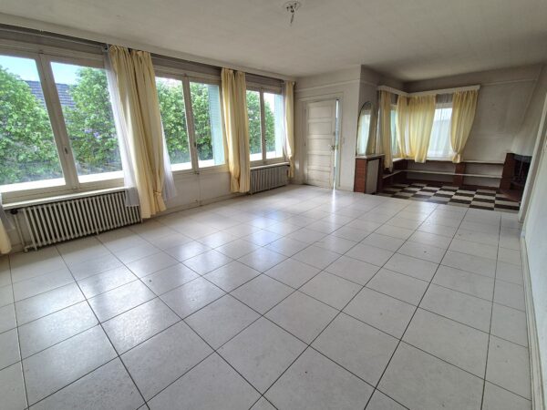 Malemort, maison de caractère de 180 m2 sur une parcelle de 972 m² – Image 5