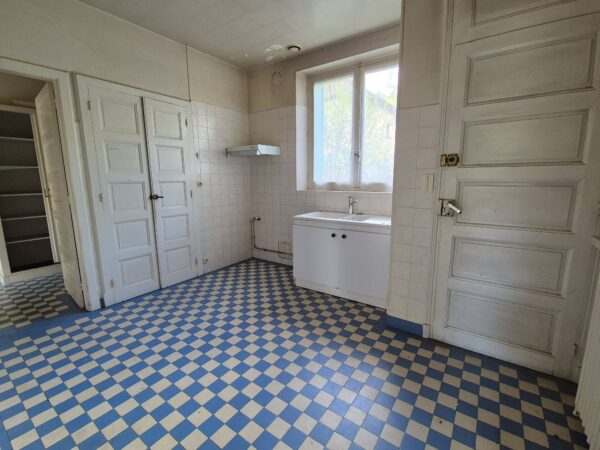 Malemort, maison de caractère de 180 m2 sur une parcelle de 972 m² – Image 6