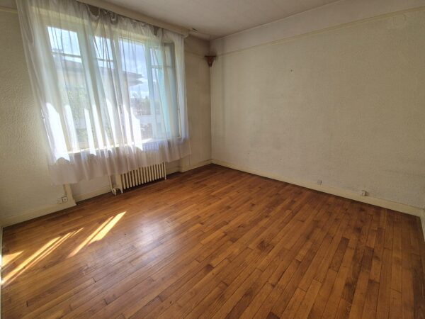 Malemort, maison de caractère de 180 m2 sur une parcelle de 972 m² – Image 7