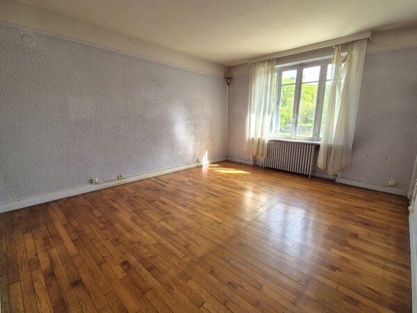 Malemort, maison de caractère de 180 m2 sur une parcelle de 972 m² – Image 8