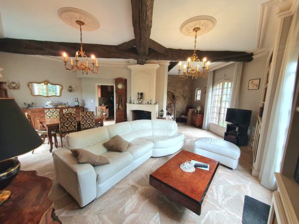 Malemort, maison d'architecte, T7 de 190 m2 – Image 2