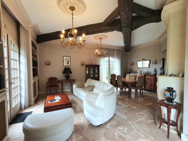 Malemort, maison d'architecte, T7 de 190 m2 – Image 3