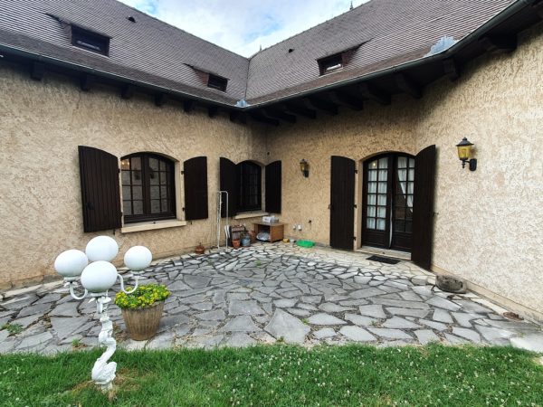 Malemort, maison d'architecte, T7 de 190 m2 – Image 7