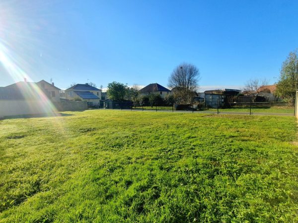 Malemort, terrain plat viabilisé, proche commerces