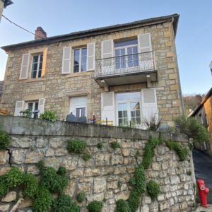 Perpezac le Blanc, maison de bourg avec terrasse au cœur du village