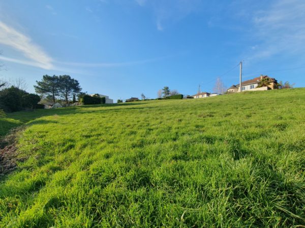 Brive, Terrain de 752 m2 Constructible