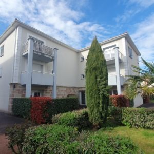 Objat, Appartement T1 bis avec terrasse et parking