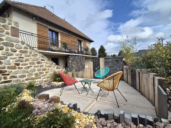 Malemort, charmante maison rénovée T6 avec jardin