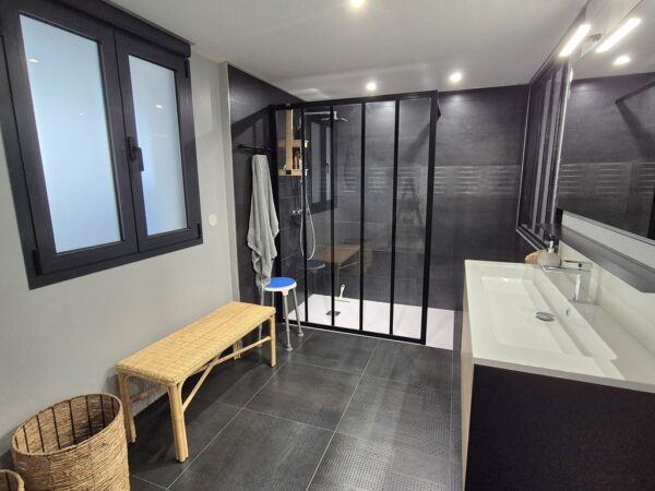 Malemort, charmante maison rénovée T6 avec jardin – Image 14