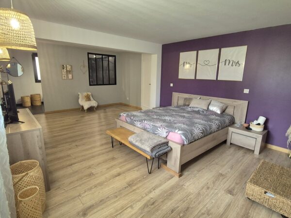 Malemort, charmante maison rénovée T6 avec jardin – Image 13