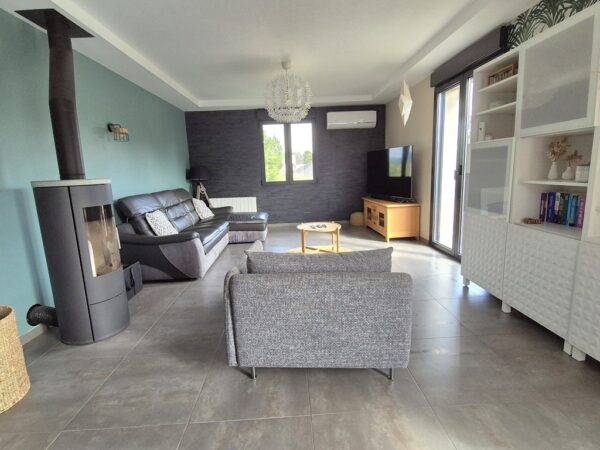Malemort, charmante maison rénovée T6 avec jardin – Image 6