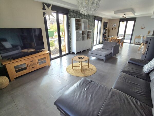 Malemort, charmante maison rénovée T6 avec jardin – Image 5