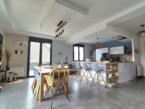 Malemort, charmante maison rénovée T6 avec jardin – Image 9