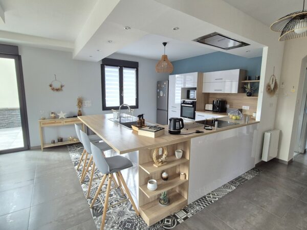 Malemort, charmante maison rénovée T6 avec jardin – Image 11