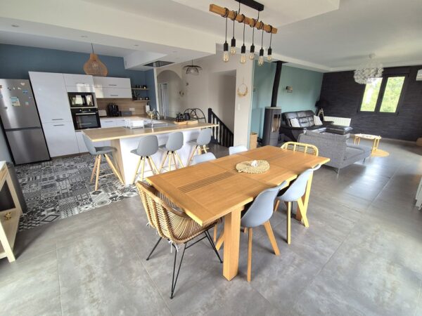 Malemort, charmante maison rénovée T6 avec jardin – Image 7
