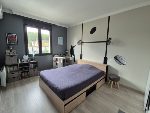 Malemort, charmante maison rénovée T6 avec jardin – Image 16