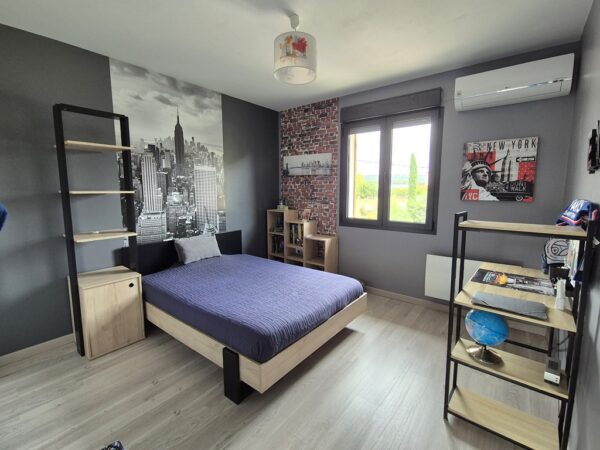 Malemort, charmante maison rénovée T6 avec jardin – Image 17