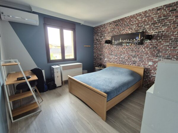 Malemort, charmante maison rénovée T6 avec jardin – Image 18