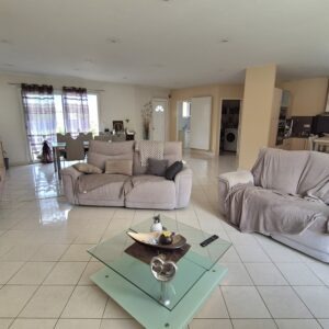 COSNAC LIMITE MALEMORT, MAISON RECENTE SEMI-ENTERREE