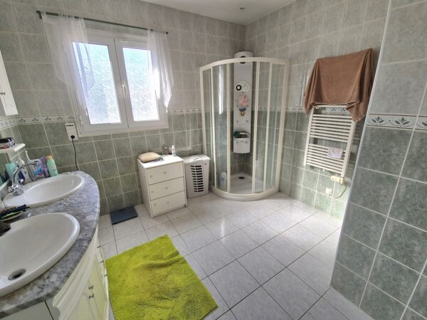 COSNAC LIMITE MALEMORT, MAISON RECENTE SEMI-ENTERREE – Image 7