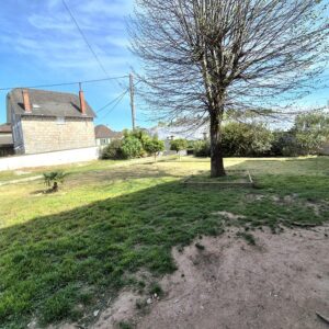 Malemort, proche commerces, terrain plat de 400 m2