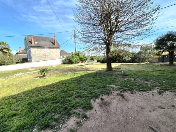 Malemort, proche commerces, terrain plat de 400 m2 – Image 2