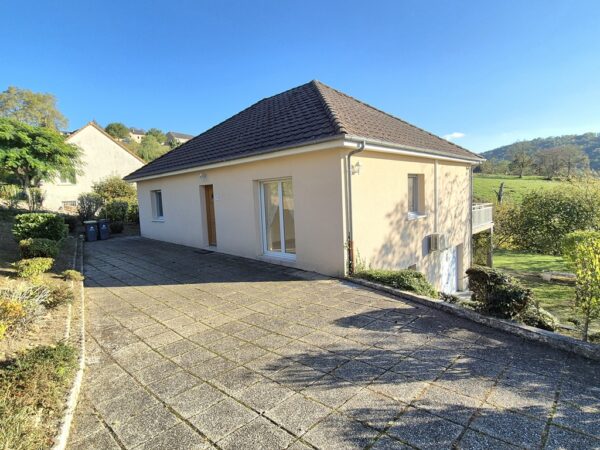 La Chapelle aux Brocs, maison T3 semi-enterrée