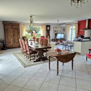 Varetz, magnifique plain pied de 120 m2 avec jardin arboré