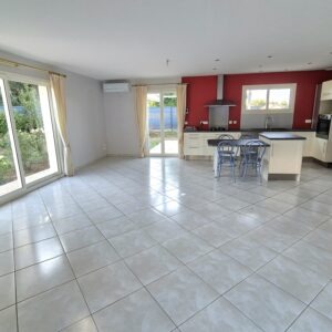Varetz, magnifique plain pied de 120 m2 avec jardin arboré