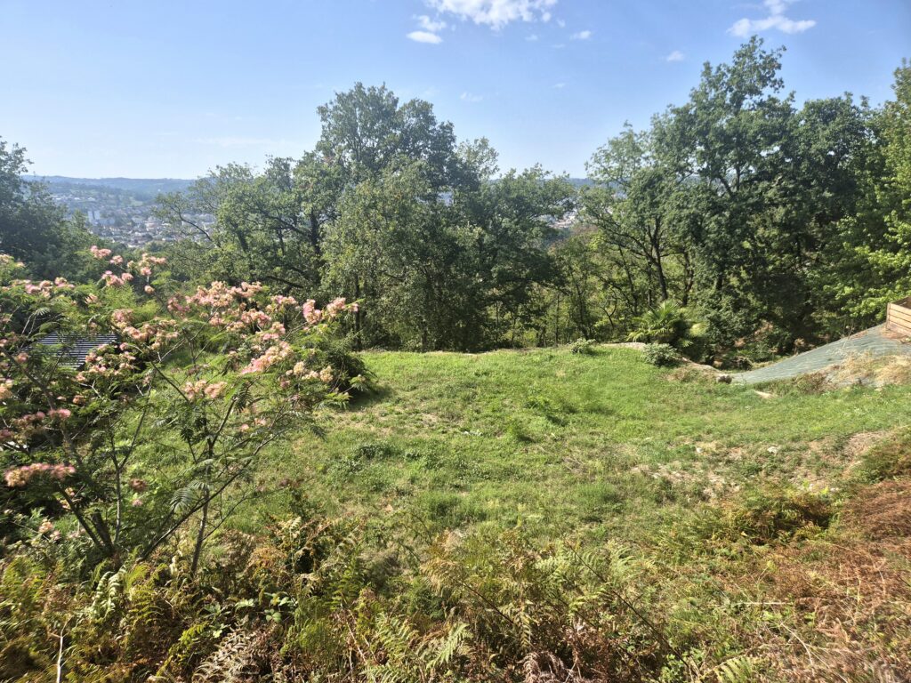produit malemort sur les hauteurs terrain de 1400 m2 · 159 000 €